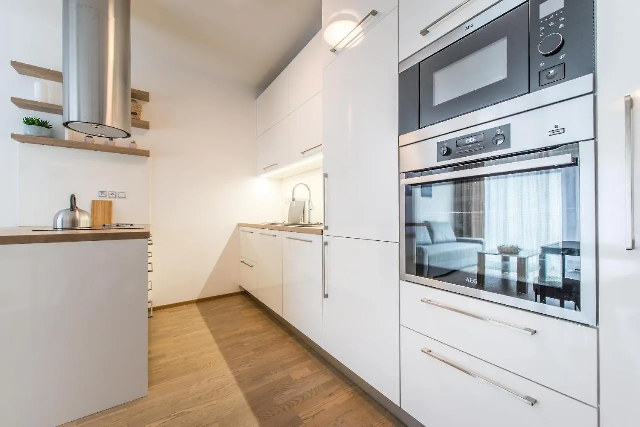 Mozart Central Apartments With Garage Praga